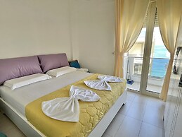 LUXURY RESIDENCE