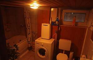 Ferienwohnung Sleeps 6 With Whirlpool