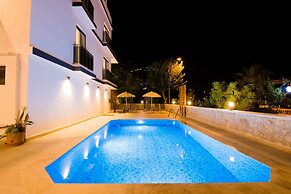 Kaya Apartments