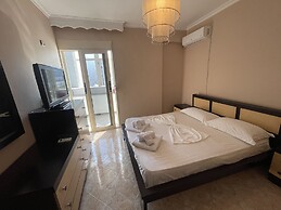 CENTER RESIDENCE