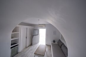 Anemos Cave Suites