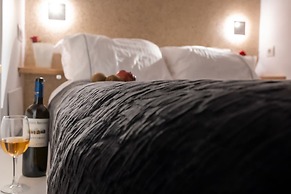 Anemos Cave Suites