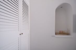 Anemos Cave Suites