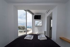 Anemos Cave Suites