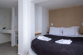 Anemos Cave Suites