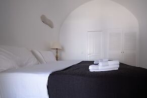 Anemos Cave Suites