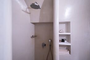 Anemos Cave Suites