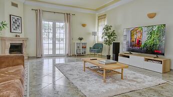 8-bed Villa in Vilamoura-sleeps-playground-pool