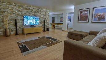 8-bed Villa in Vilamoura-sleeps-playground-pool