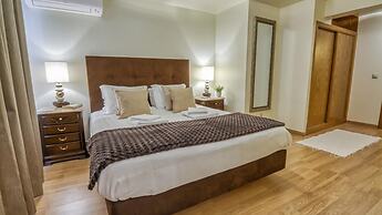 8-bed Villa in Vilamoura-sleeps-playground-pool