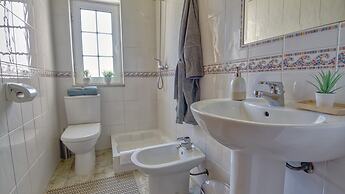 8-bed Villa in Vilamoura-sleeps-playground-pool