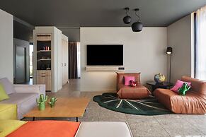 Moxy Athens City