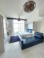 Brand New Modern Studio, Burj Khalifa View Pool
