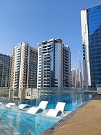 Brand New Modern Studio, Burj Khalifa View Pool