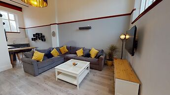 Hu1 Boutique City Apartment - Sleeps 6