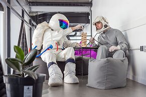 Capsule Hotel Constellation 89