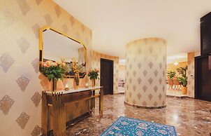Golden Ship Hotel