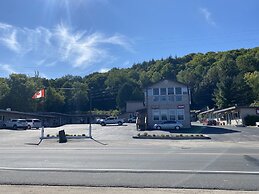 Silver Maple Motel