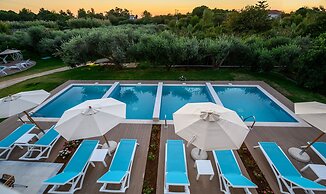 Alonaki Resort