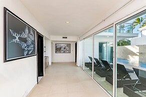 Luxury beachfront villa in Los Corales