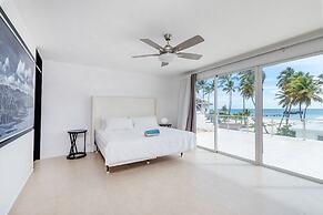Luxury beachfront villa in Los Corales