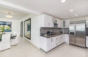 Luxury beachfront villa in Los Corales