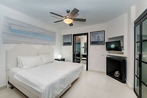 Luxury beachfront villa in Los Corales