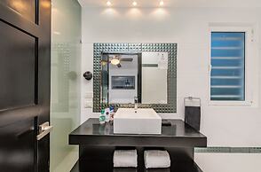 Luxury beachfront villa in Los Corales