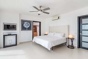 Luxury beachfront villa in Los Corales