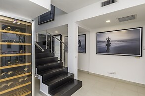Luxury beachfront villa in Los Corales