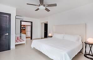 Luxury beachfront villa in Los Corales