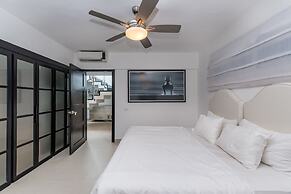 Luxury beachfront villa in Los Corales