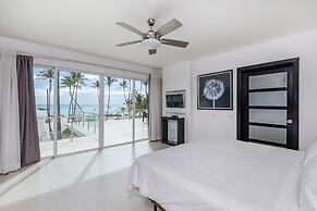Luxury beachfront villa in Los Corales