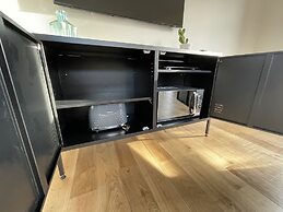 Maygrove Retreat - Sleeps 2 - Jacuzzi & Boat Hire