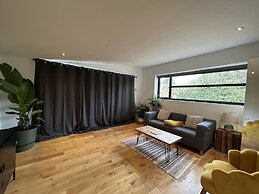 Maygrove Retreat - Sleeps 2 - Jacuzzi & Boat Hire