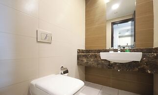 Sophisticated One Bedroom with full Marina View