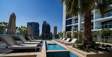 Sleek Studio in Privé with Stunning Canal View