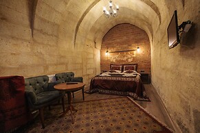 Shadow Cave House