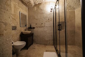 Shadow Cave House