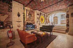 Shadow Cave House