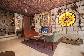 Shadow Cave House