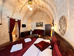 Shadow Cave House