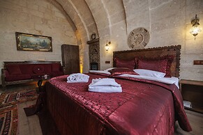 Shadow Cave House