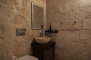 Shadow Cave House