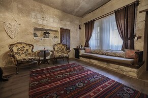 Shadow Cave House