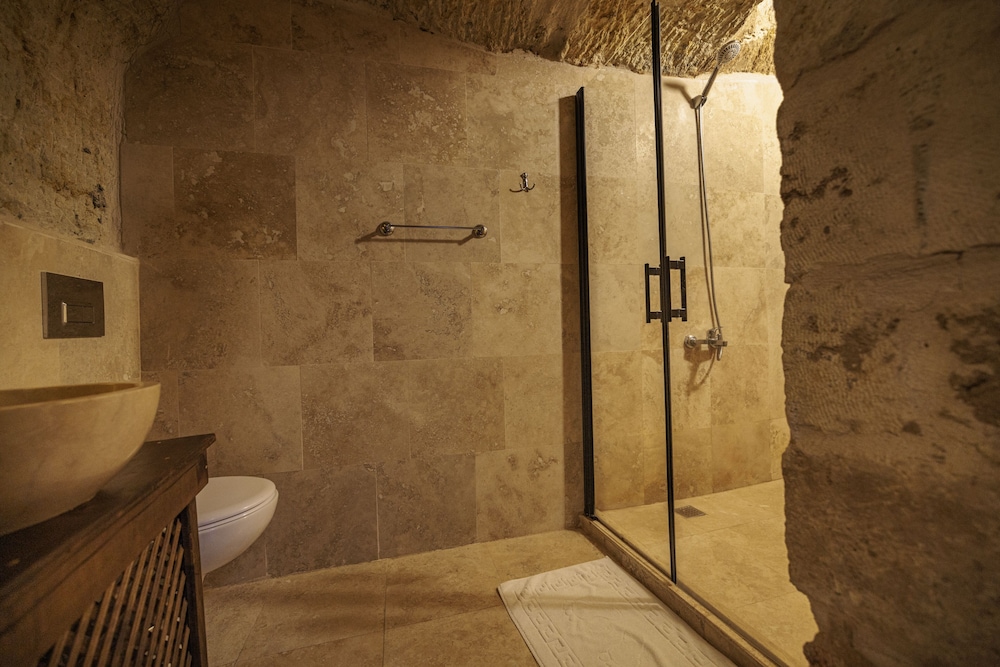 Shadow Cave House