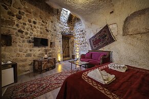 Shadow Cave House