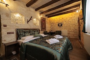 Shadow Cave House