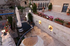Shadow Cave House