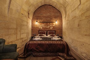 Shadow Cave House